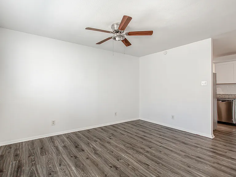 5722 Gaston Ave #D — Photo 8