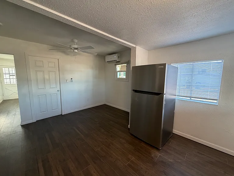 241 S California St — Photo 34