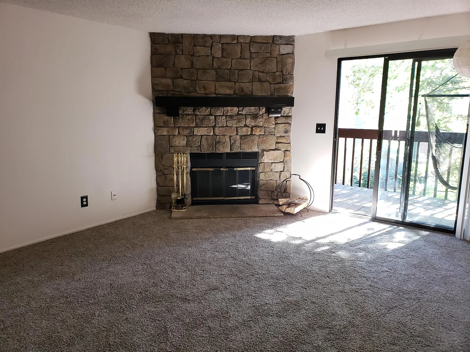 2 bed, 1009 sqft, $1,825 — Photo 2