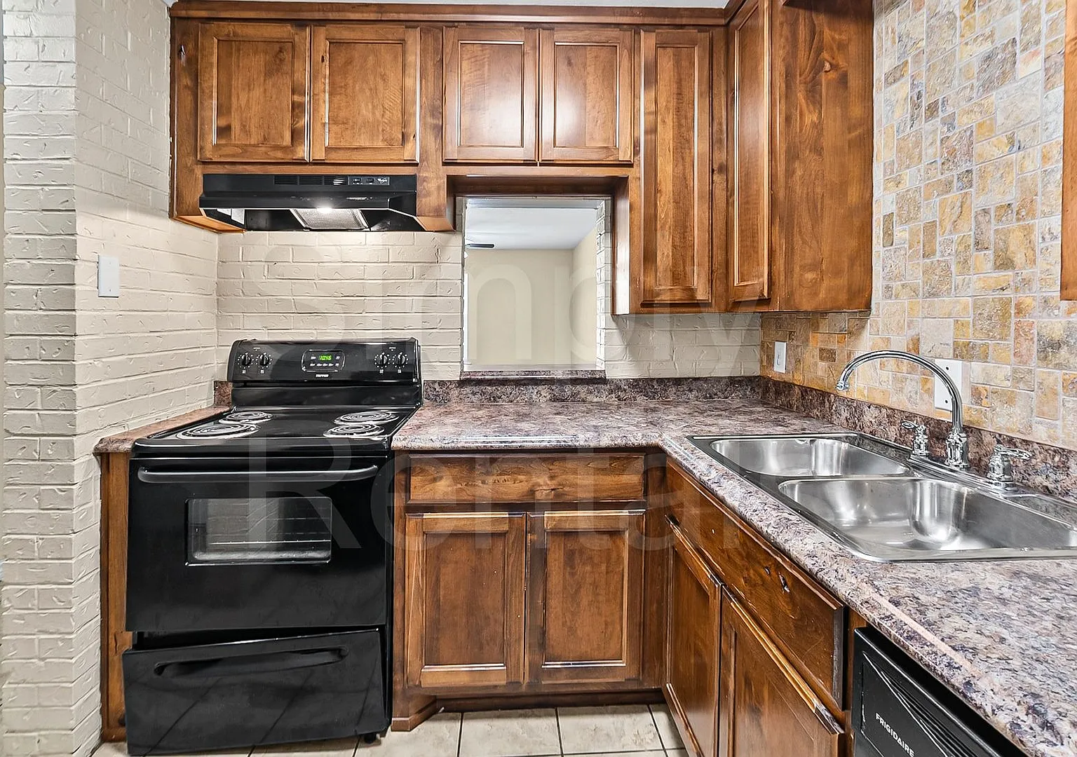 1220 Texas Street — Photo 2