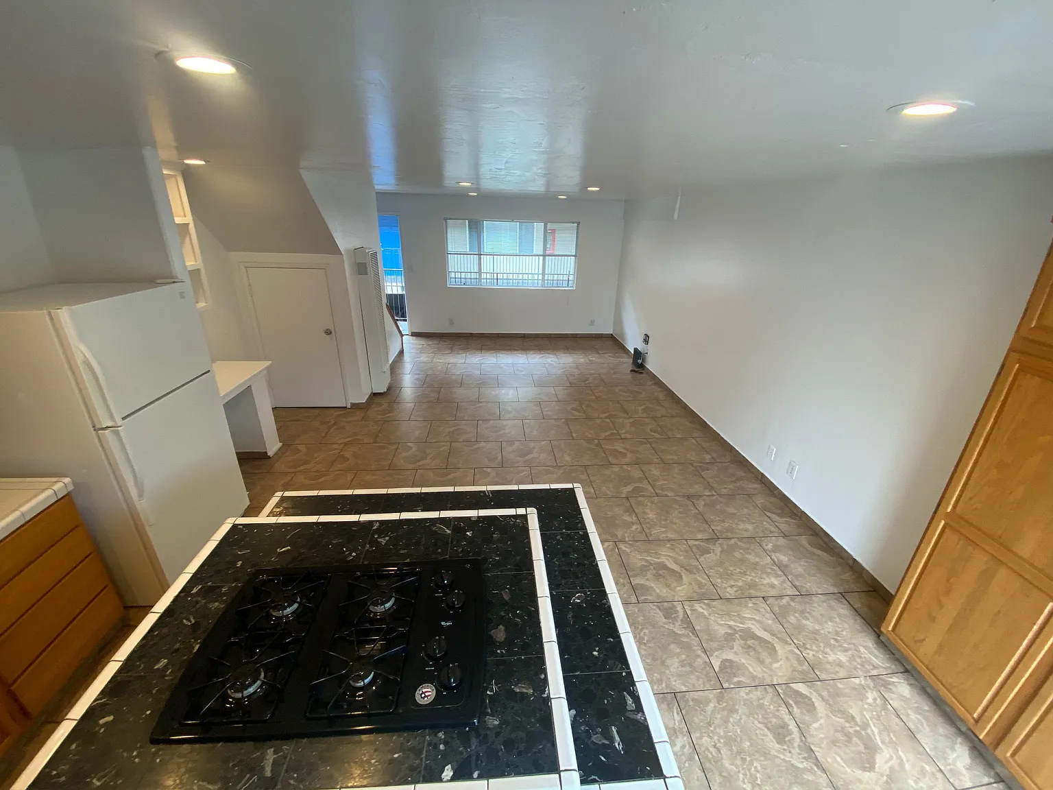 2 bed, 900 sqft, $5,400 — Photo 4