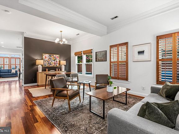 3rd image of 901 Bernard St