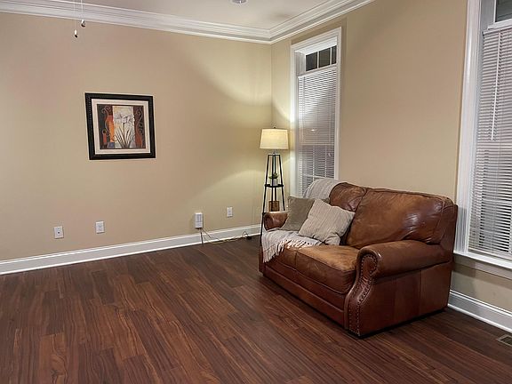 4th image of 39 Davie Cir
