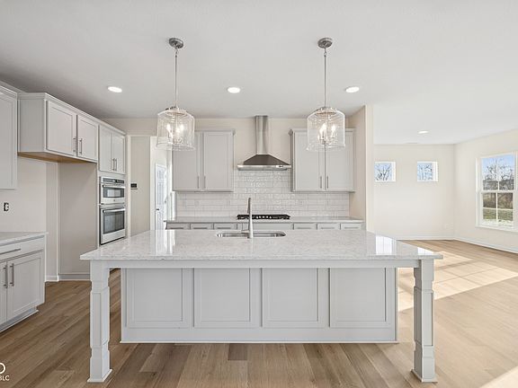 3rd image of 9051 Ambassador St