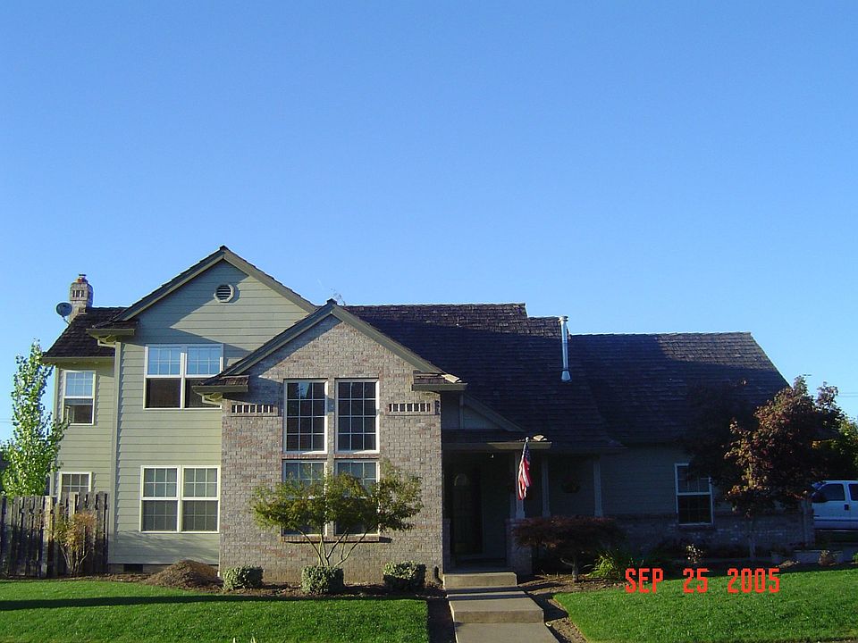 1st image of 609 NE Sundance Ct