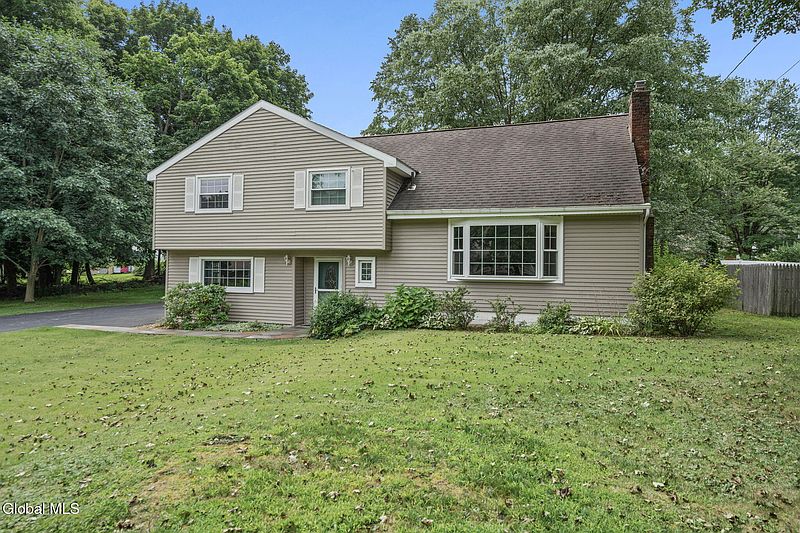 2nd image of 12 Lancaster Drive