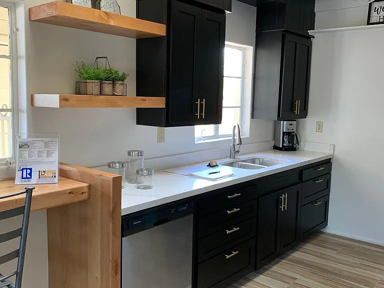 1226 E Mitchell St — Photo 2