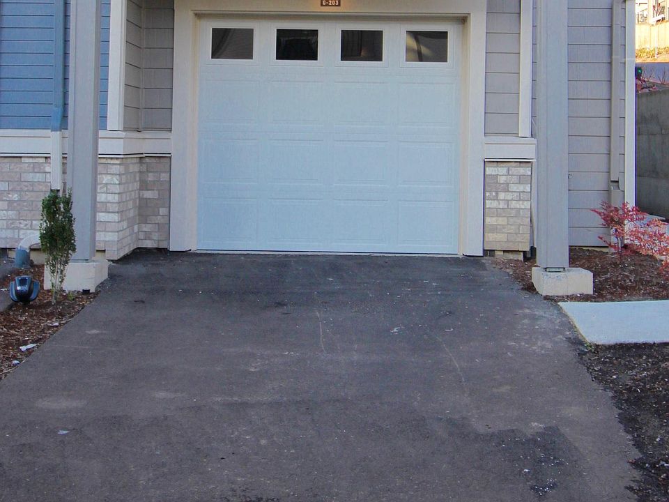 1st image of 203-17149 SW Snowdale St #203