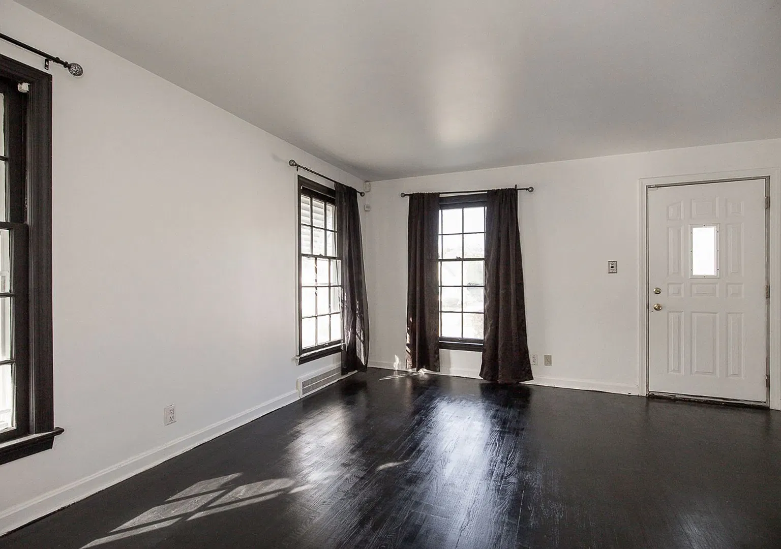Maple Heights charming 2-bedroom, 1-bath colonial — Photo 3