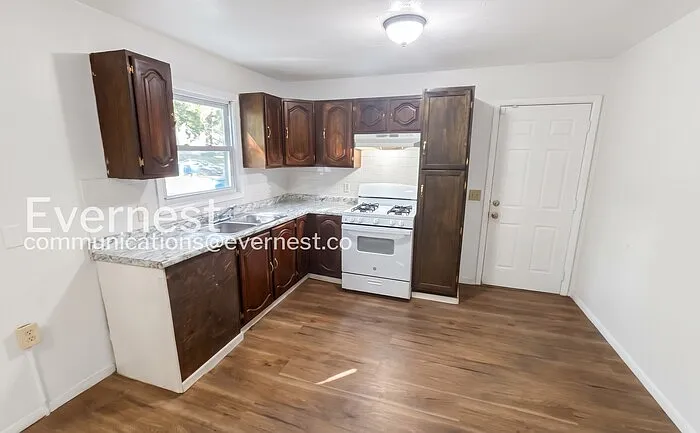 2 bed, 1.0 bath, 792 sqft, $1,125 — Photo 3