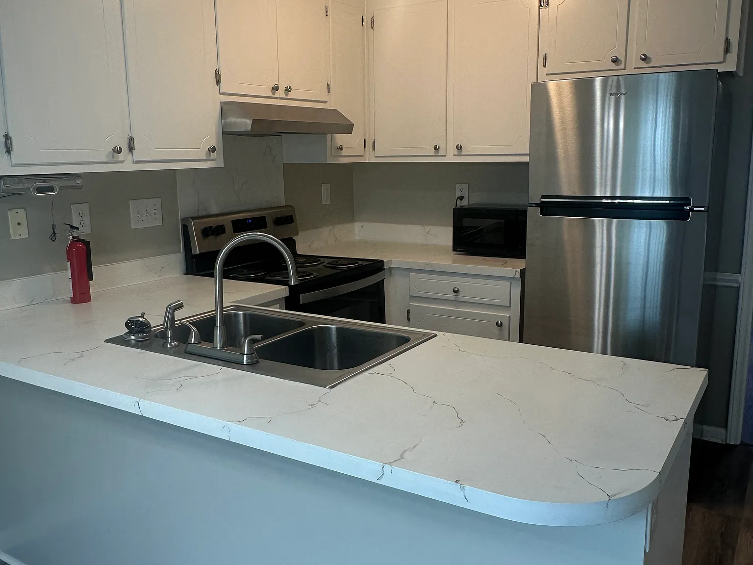 2 bed, 1.5 bath, 1042 sqft, $1,300 — Photo 3
