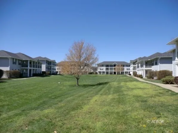 15 S Shafer St APT 2005, Athens, OH 45701