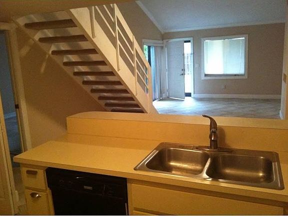 4th image of 12937 Meadowood Ct