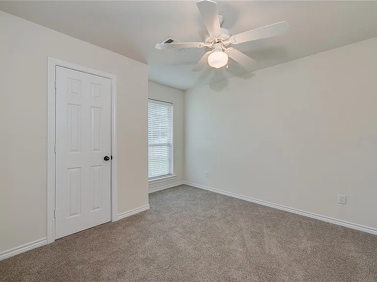 1207 Portsmouth Ct — Photo 24