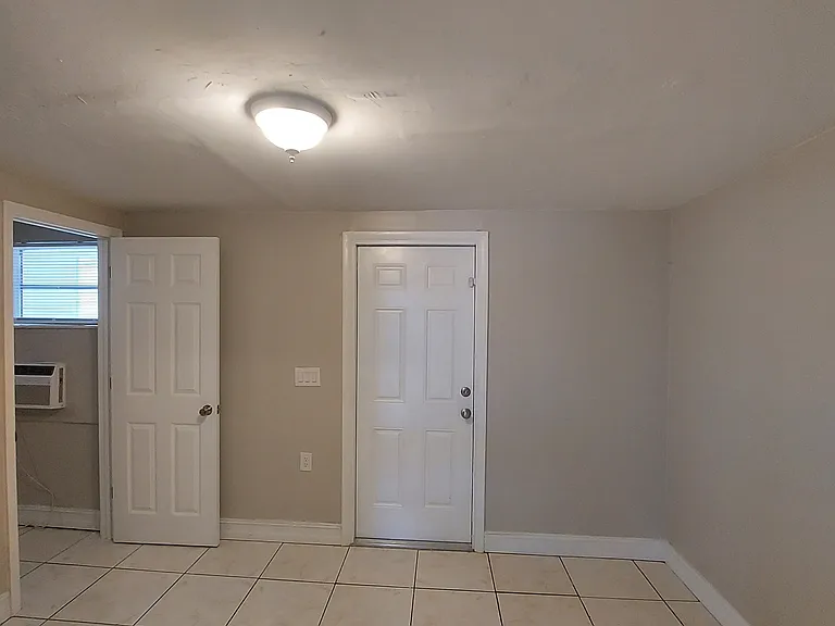 722 W Cleveland Ln — Photo 24