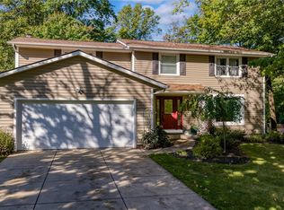 33137 Springside Ln, Solon, OH 44139