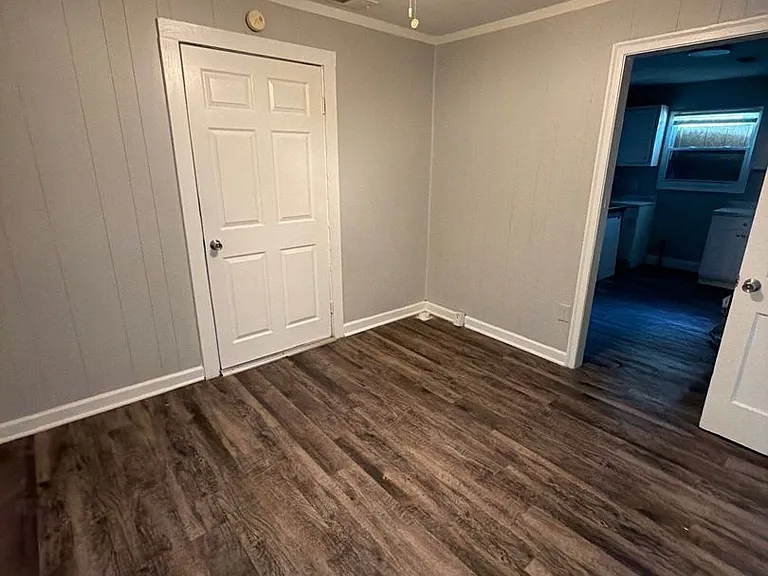 1388 Kyle St — Photo 10