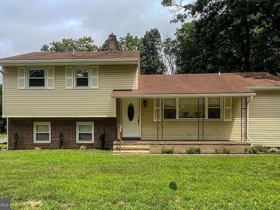 1st image of 9 Waldens Dr