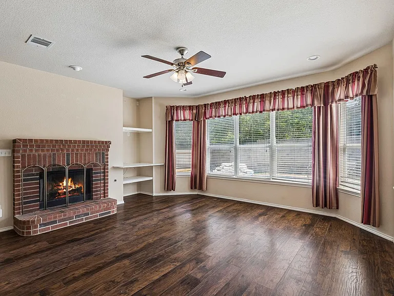 2404 Kristen Ln — Photo 12