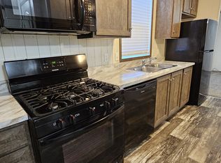 90 Mulberry, Belleville, MI 48111