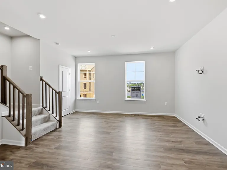 241 Monteith Dr — Photo 6