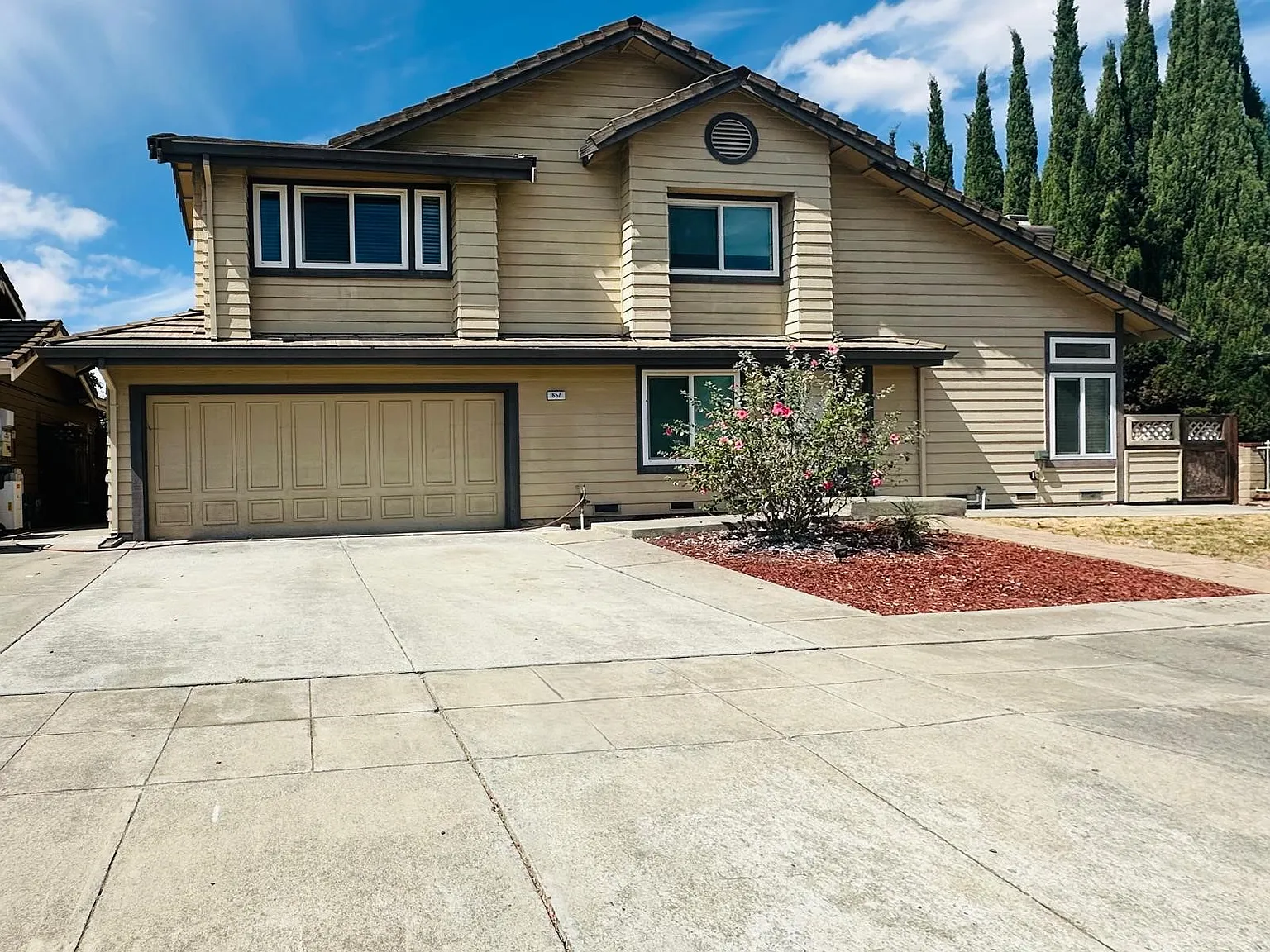 4 bed, 1554 sqft, $4,900 — Photo 1