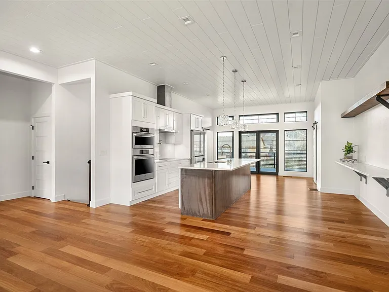 3328 E 55th Ave — Photo 10