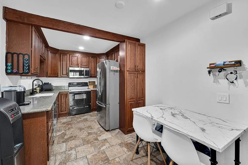 2 bed, 1084 sqft, $2,750 — Photo 4