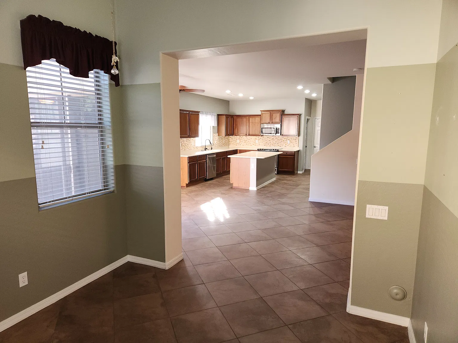 3 bed, 1871 sqft, $2,395 — Photo 3