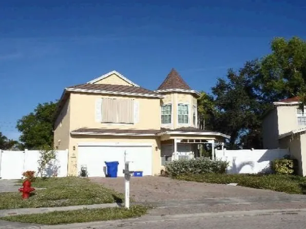 129 Country Club Way, Royal Palm Beach, FL 33411