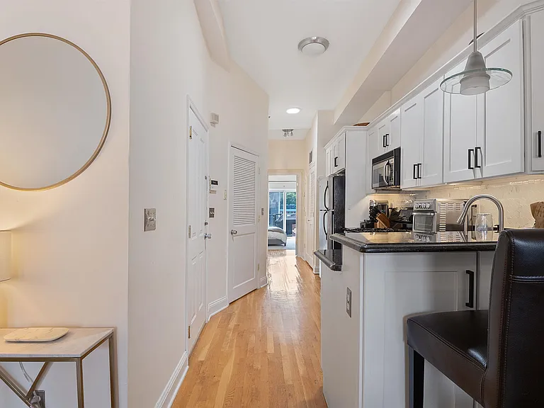 416 Monroe St #4R — Photo 5