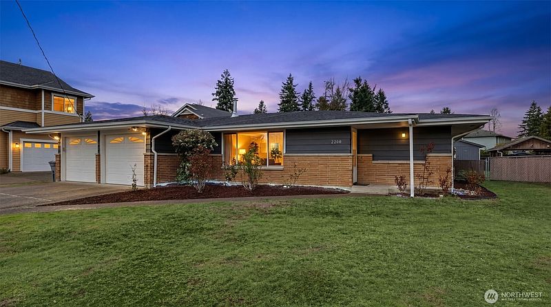 3rd image of 2200 NE 12th