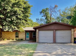 1402 Mohawk Dr, Arlington, TX 76012