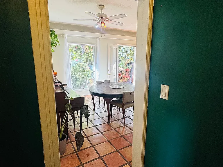 1300 N Stanley Ave — Photo 12