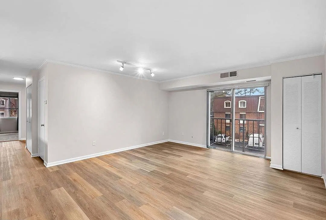 3 bed, 1092 sqft, $3,000 — Photo 1