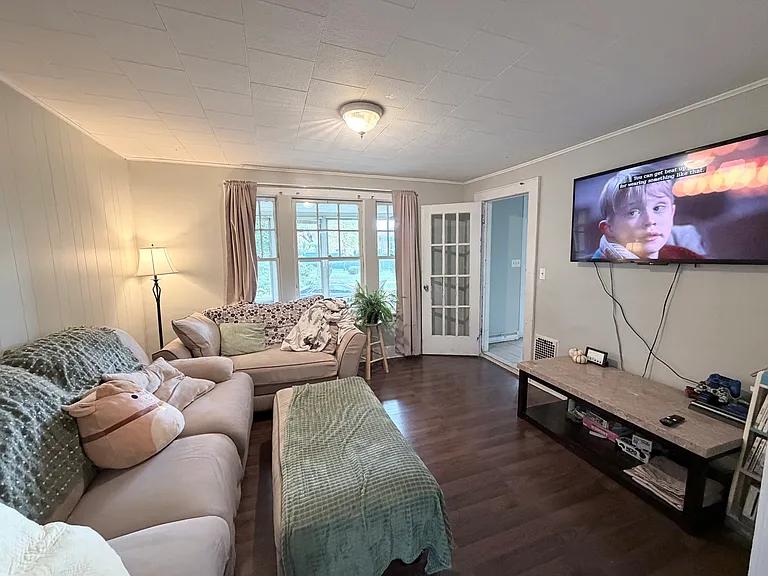 1202 Churchill Ave — Photo 2