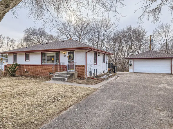 1739 Galtier St, Roseville, MN 55113