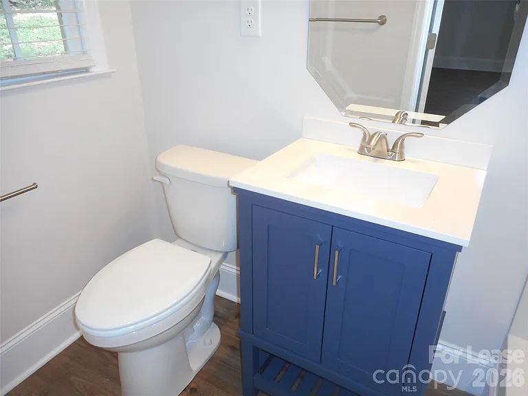 7556 Thorncliff Dr — Photo 9
