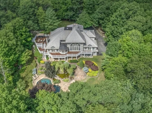 805 West Shore Dr, Kinnelon Boro, NJ 07405