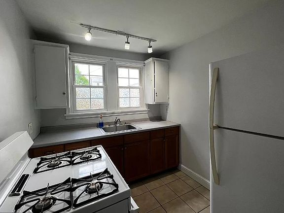 3rd image of 110 Lafayette St Floor 1