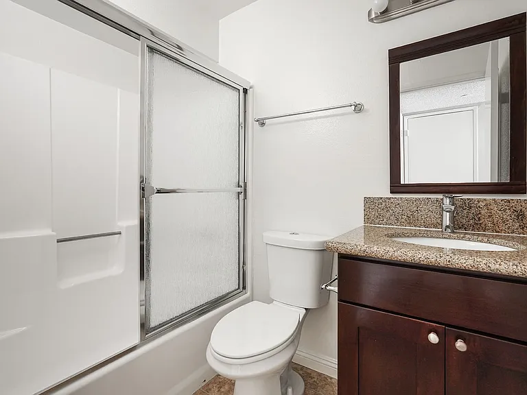 321 N Cedar St — Photo 4