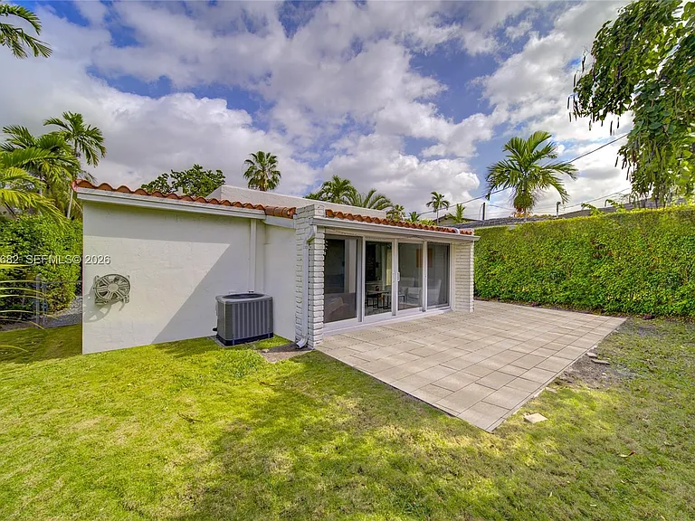 1212 Medina Ave — Photo 19