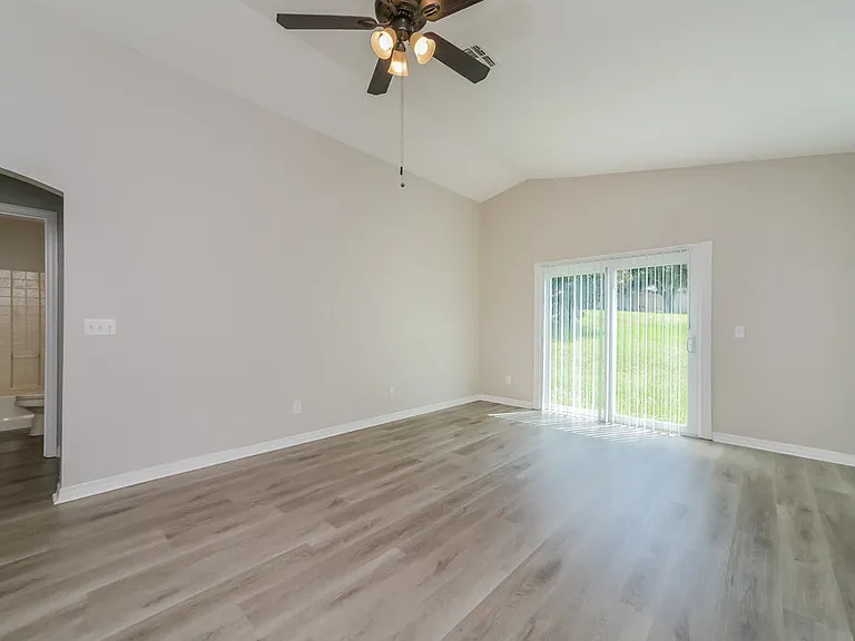 1323 Hillview Dr — Photo 4