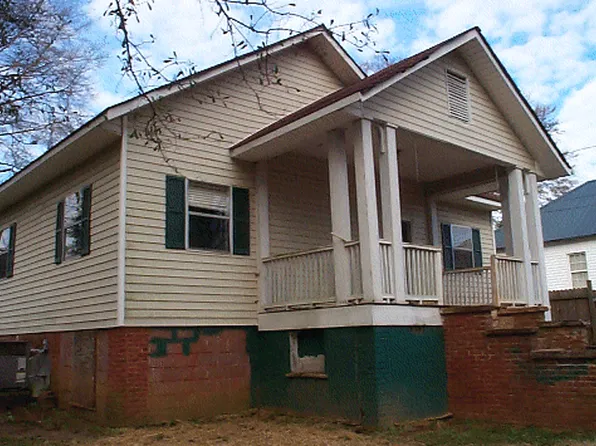 68 Maple St, Grantville, GA 30220