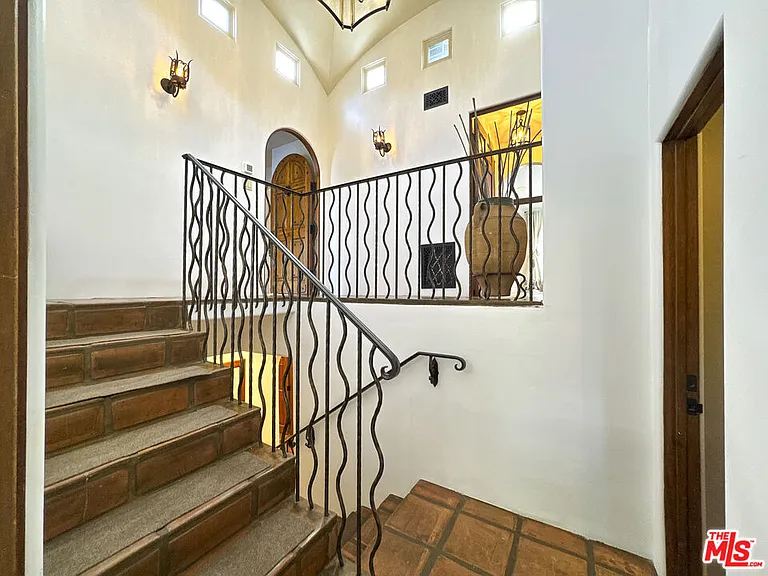 1407 N Beverly Dr — Photo 57