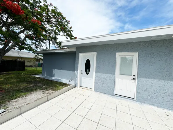 702 NE Lanfair St, Port Saint Lucie, FL 34983