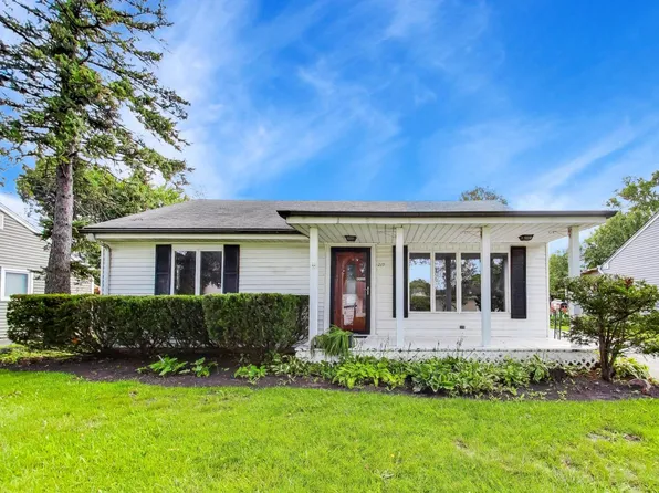 219 N William St, Mount Prospect, IL 60056