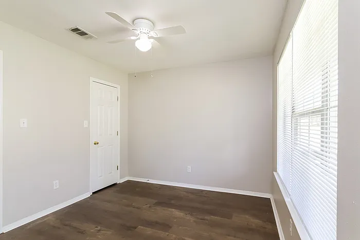 2106 Cherry Creek Cir — Photo 8