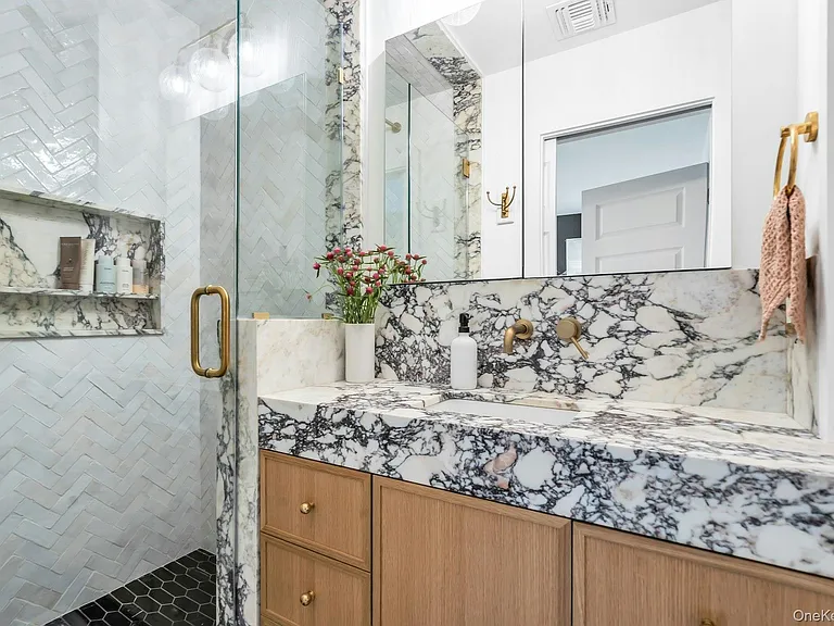 2705 W Creek Ave — Photo 14