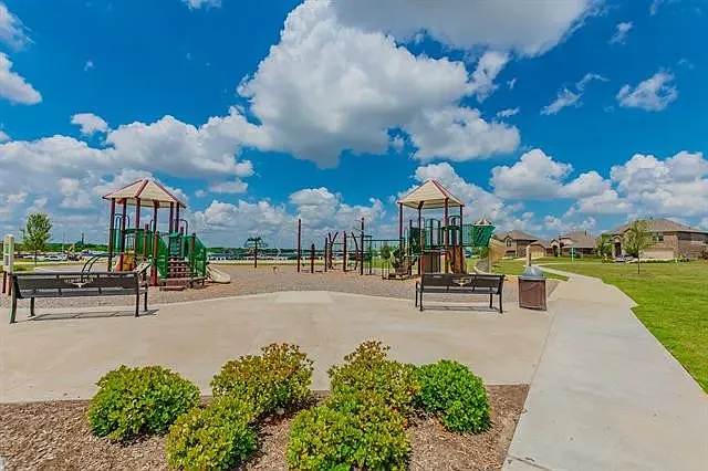 8709 Heliotrope Ln — Photo 44